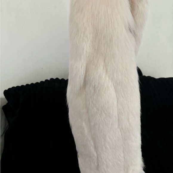 SOLD !!! 🚨🚨
SOLD!!!  🚨🚨
SOLD!!!  🚨🚨.           ***Chloe Fox Fur Coat*** - Picture 11 of 14